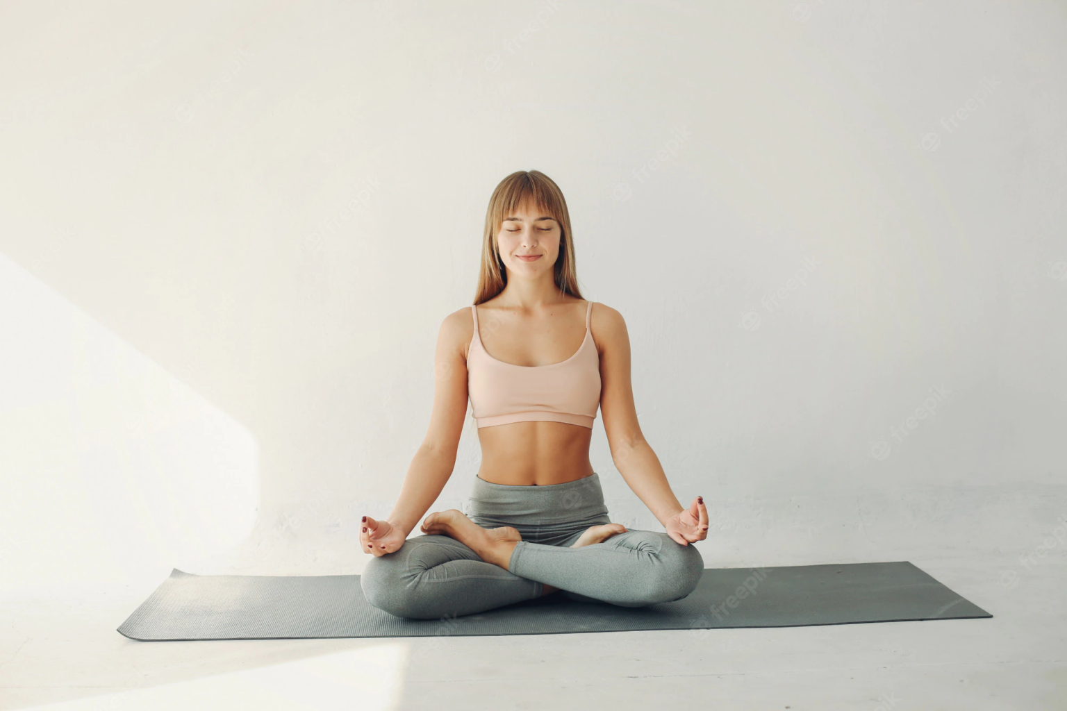 3 posturas de yoga para destravar emoções – Carol Lobato